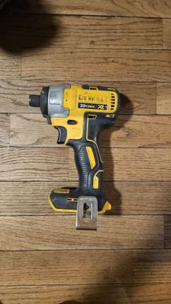 DeWALT 20V MAX 1/4" Impact Driver & Worklight