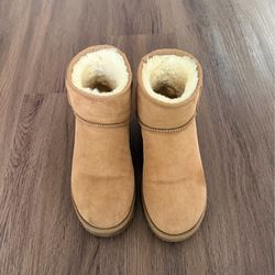 Uggs classic mini size 9