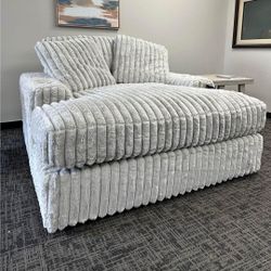 STUPENDOUS ALLOY OVERSIZED CHAISE