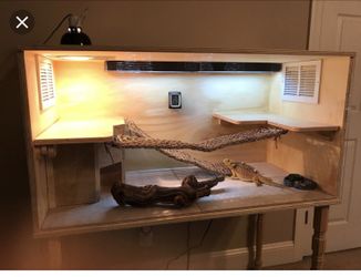 Reptile enclosure