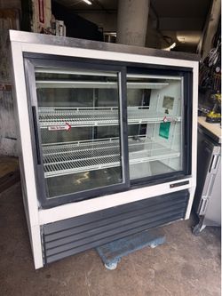 Used True Mfg 48” deli display cabinet cooler TSID-48-4