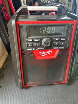 Milwaukee M18 Speaker and Charger