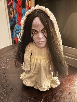 La llorona Mezco Mega Scale 15” Doll