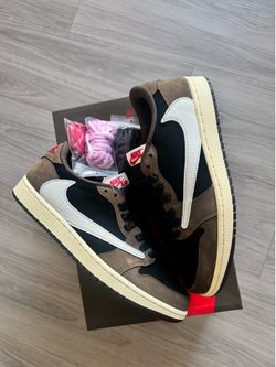 Size 11 men jordan 1 low