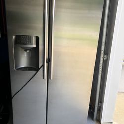 Refrigerator/ Freezer 
