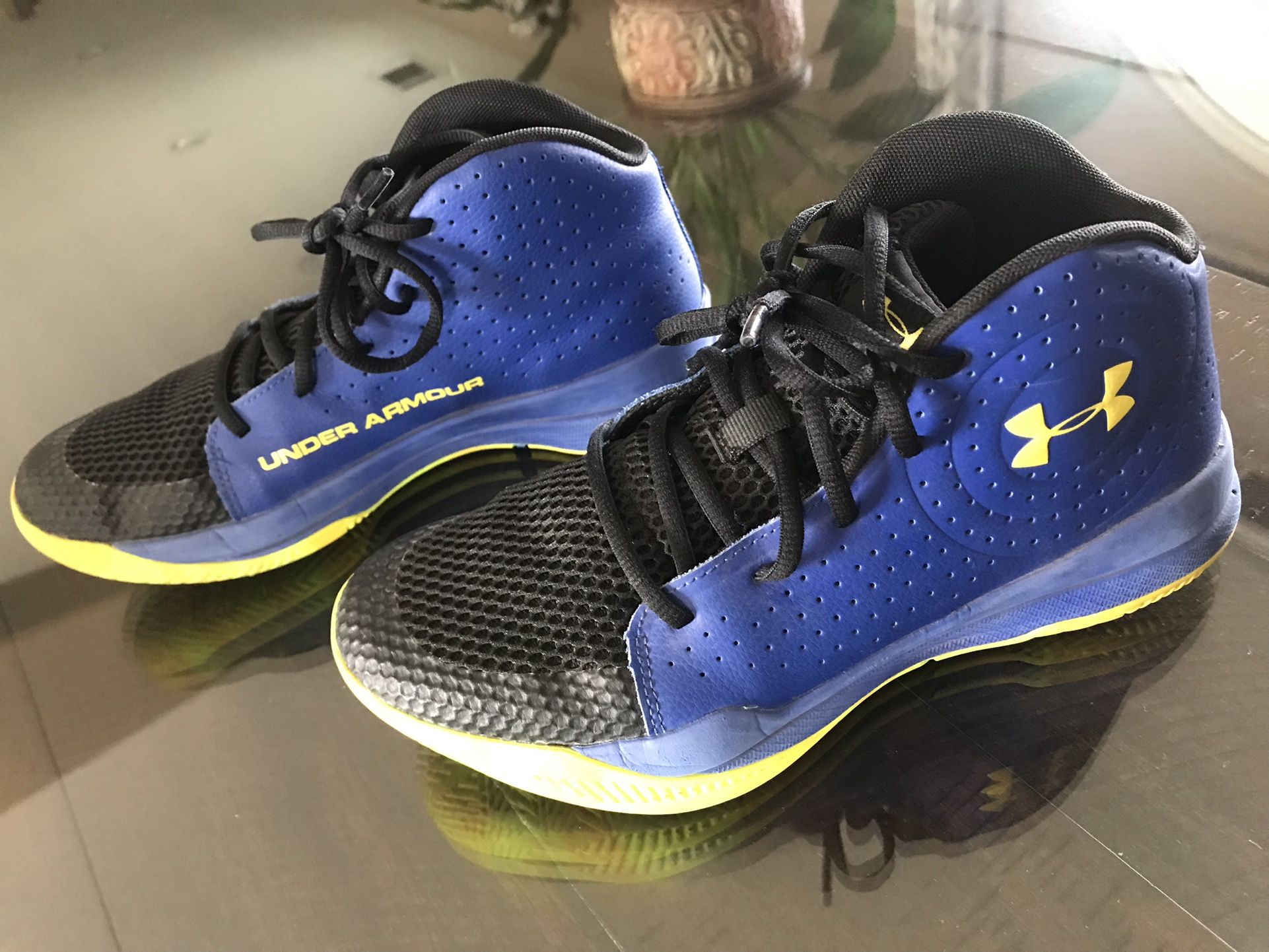 Under Armour Size 6