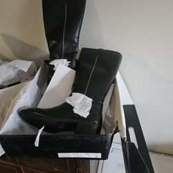 Women's Size 10 Black Boots