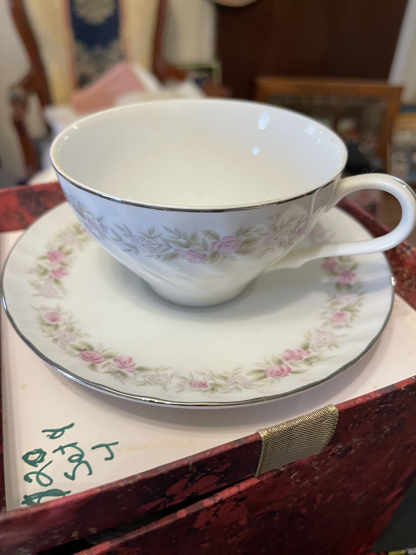 Set Of 4 Cup and saucer TeaHouse Rose