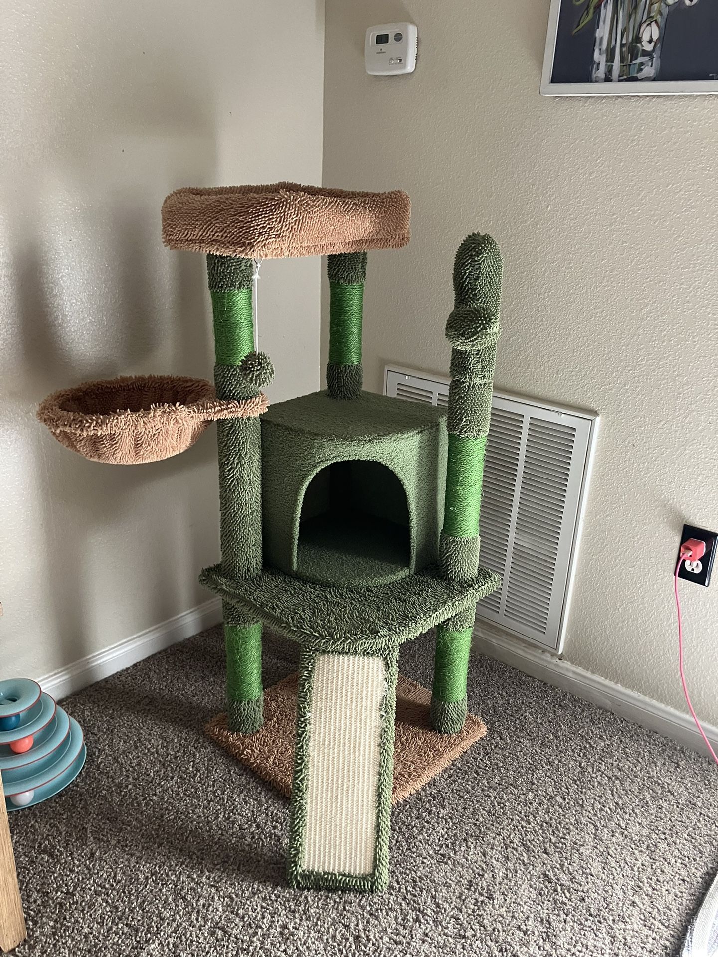 Cactus cat tree