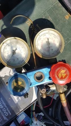 HVAC PRESSURE GAUGES