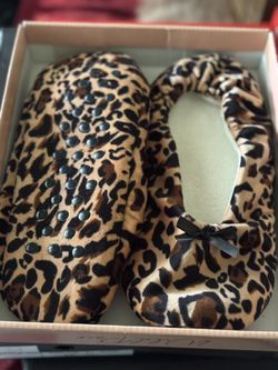 Women’s Sock Slippers Size 9