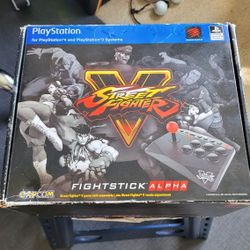 Mad Catz FightStick Alpha – PS3/PS4 Arcade Stick (Street Fighter Edition)