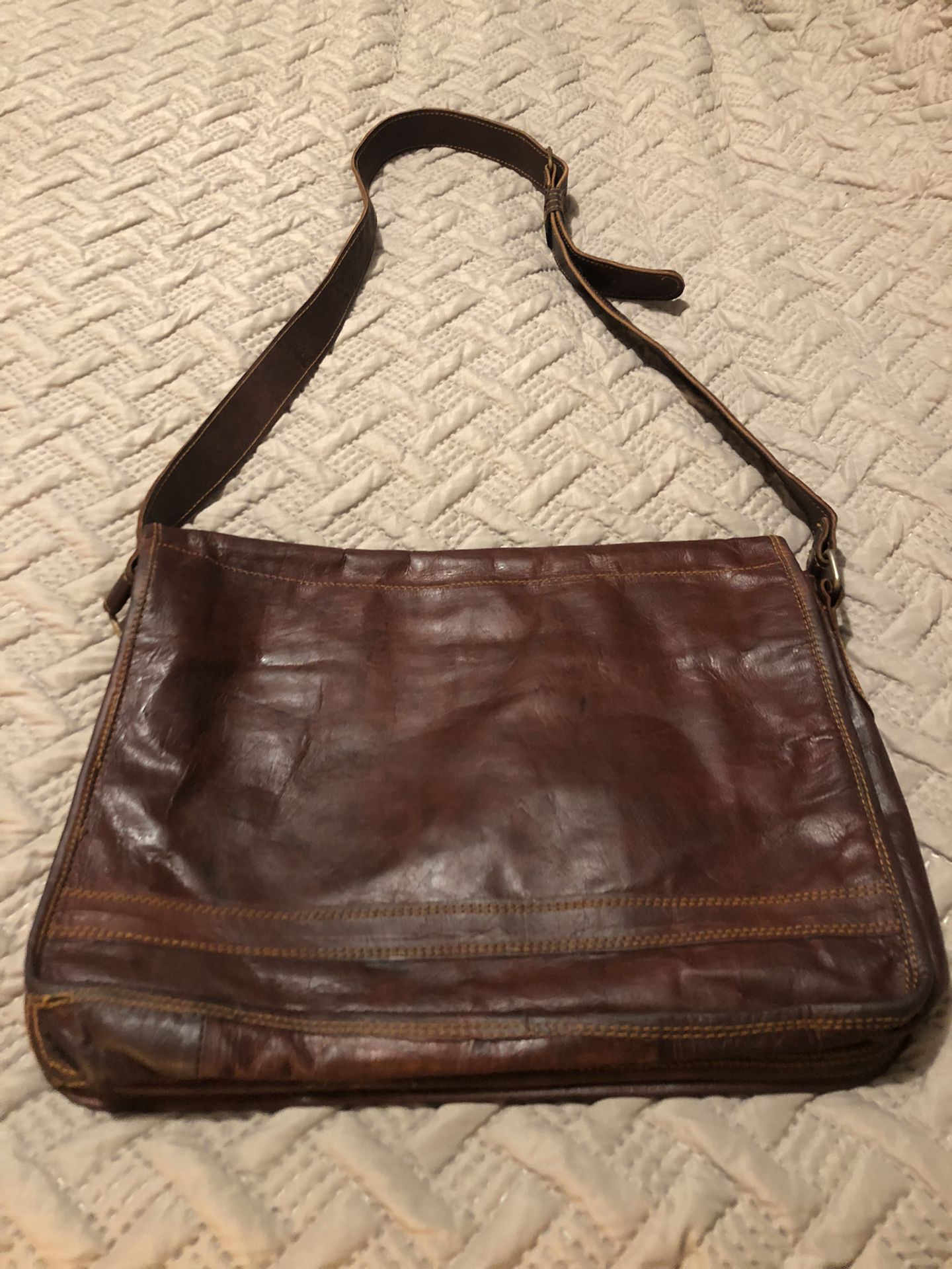 Scaramanga Men’s Vintage Leather Messenger Bag Medium 15” NOS 