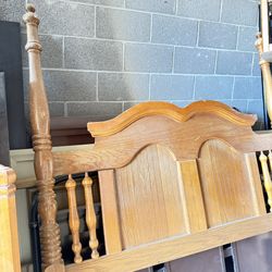 🎁BEAUTIFUL QUEEN SIZE BED FRAME🎁