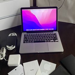 Apple MacBook Pro Laptop Computer Bundle Nice And Slim LOOK