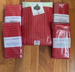 Brand New Tablecloth And 16 Napkins