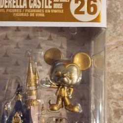 Funko Pop! Town: Disney - Cinderella Castle and Mickey Mouse (Gold) - Disney...