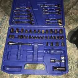 Too Set With Sockets And Wrenches 