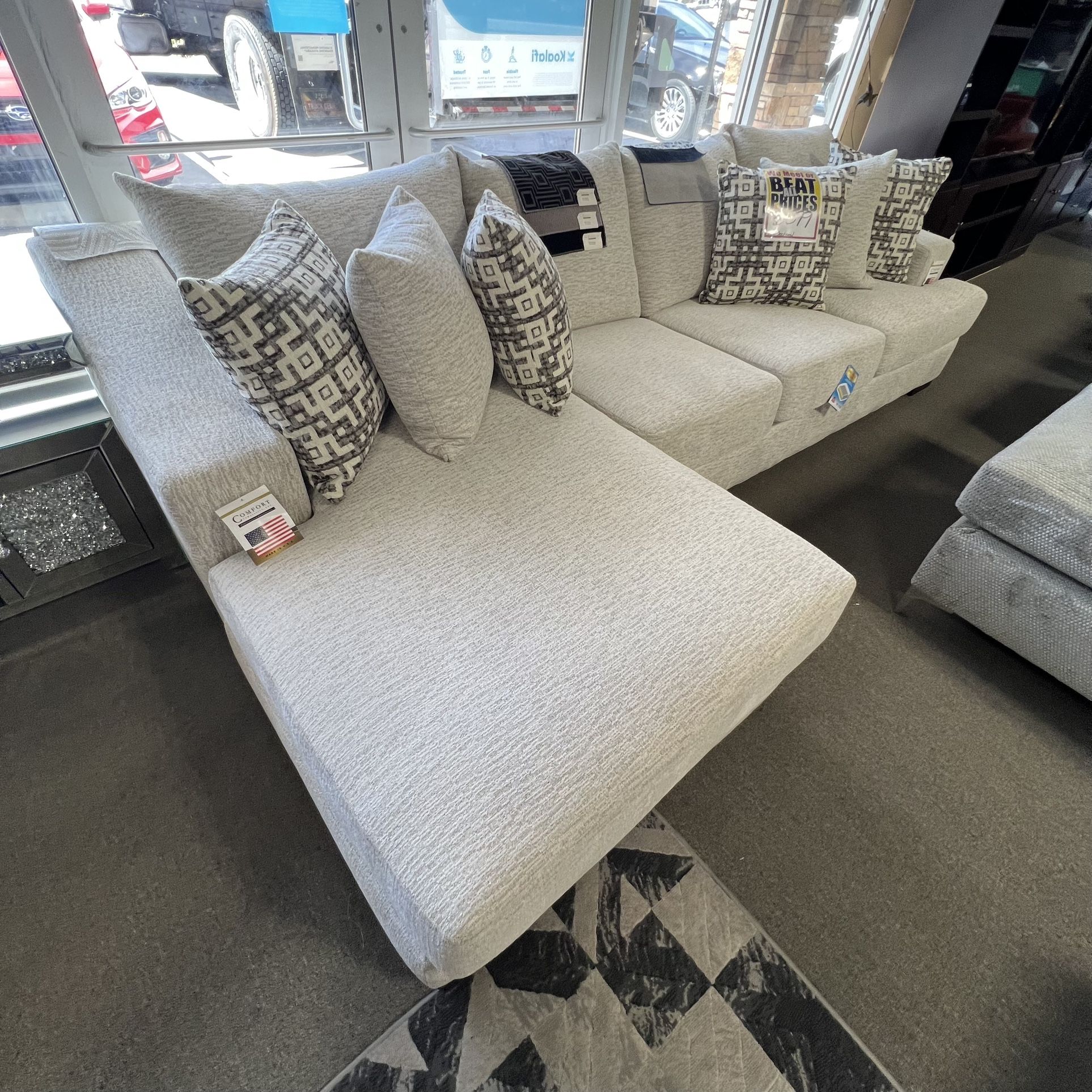 Cute Sofa Chaise💛✨ We Offer Easy Purchase Options ✅