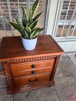 Night stand ($40)