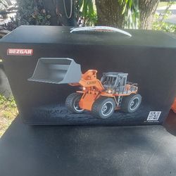 BEZGAR Remote Control Construction Front End Loader Toy, RC Excavator Toys, 9 Channel RC Construction Truck Vehicle 