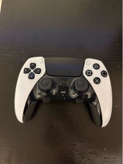Dualsense Edge PS5 Pro Controller, Haptic triggers, hot-swappable thumb sticks, more responsive buttons, and adjustable triggers!