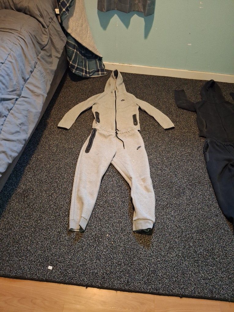 Nike Tech Youth Xl Hoodies 