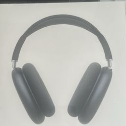 Black airpod maxes