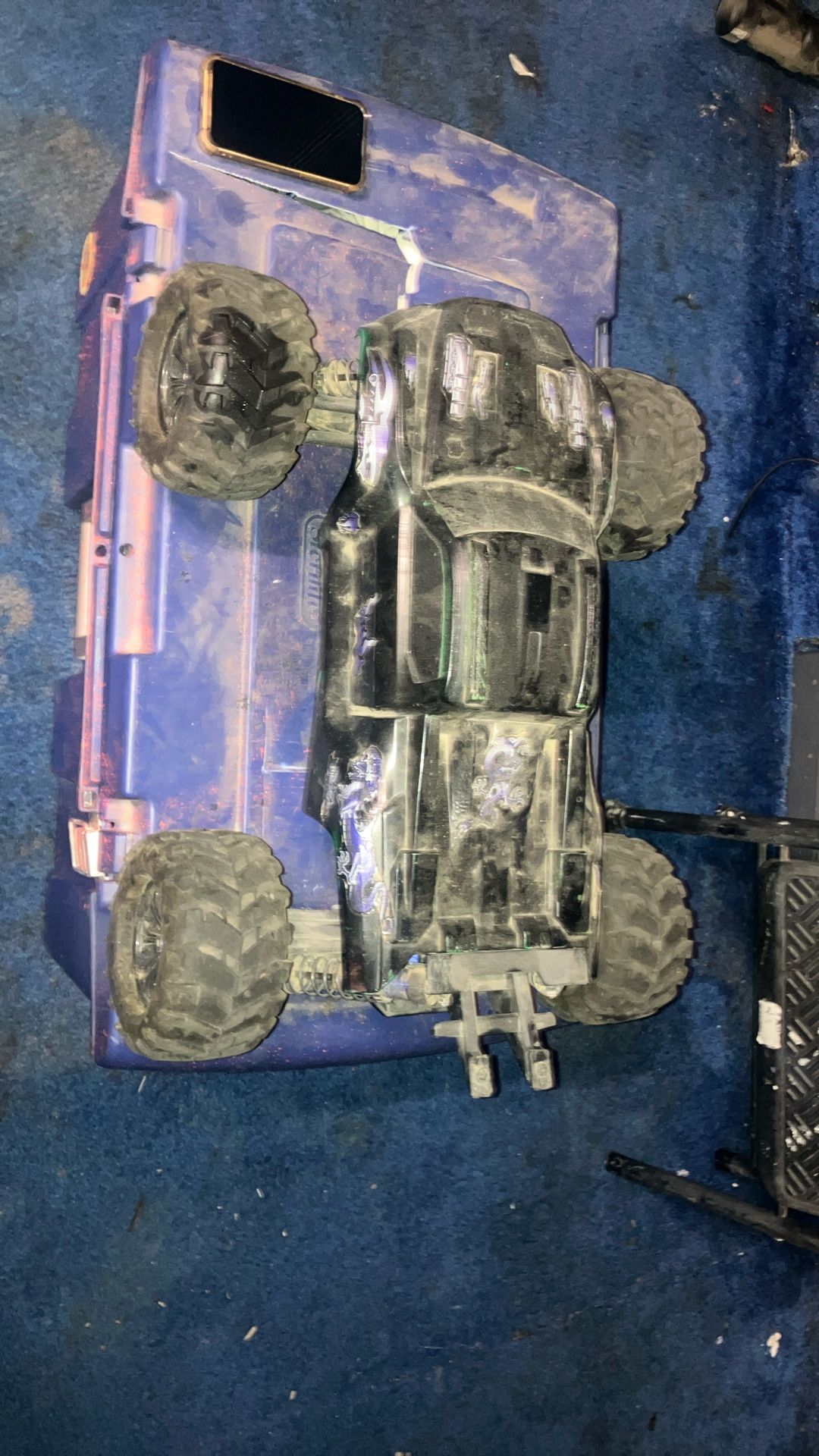 RC CAR AND TONS OF PARTS / Tires W/ Car