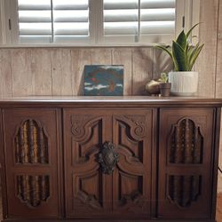 Vintage 1970’s Console (Radio/8 track/record)