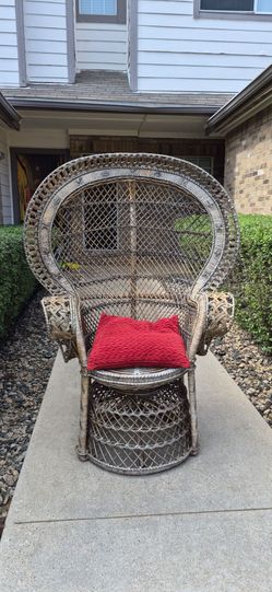 Vintage Wicker Peacock Fan Chair