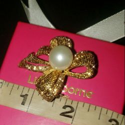 Vintage  Liz Claiborne  large pearl brooch 