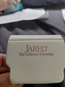 Jared women earrings.