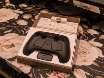 2026 Steam Controller. Opened, lightly used. Not for me.