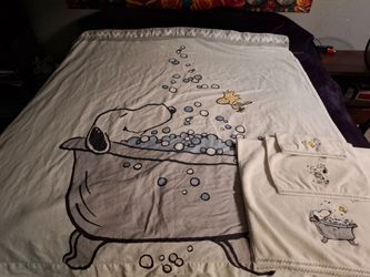 Used Peanuts Snoopy shower curtain and 3 piece towels