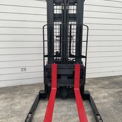 2015 Raymond electric/hydraulic Walkie Stacker