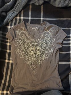 Queen Bees Gray Graphic V-Neck T-Shirt