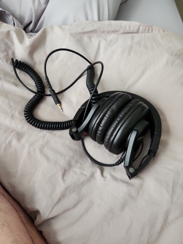 Headphones - Shure SRH440