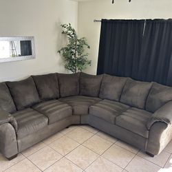 Sectional Couch 500$