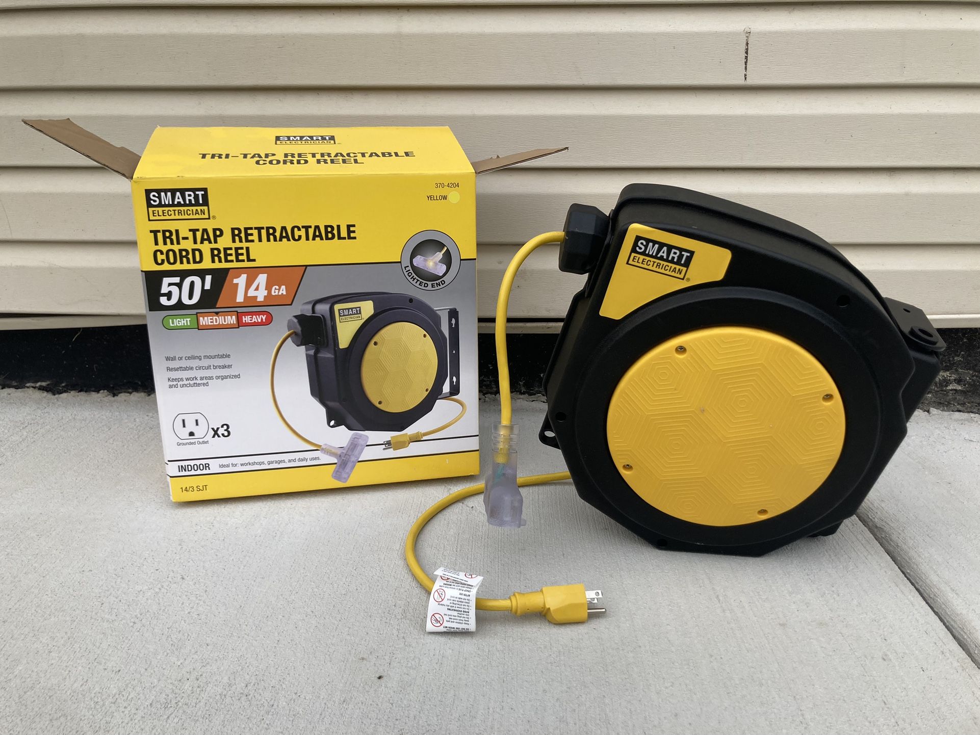 Tri-Tap Retractable Cord Reel 50’ Smart Electrician