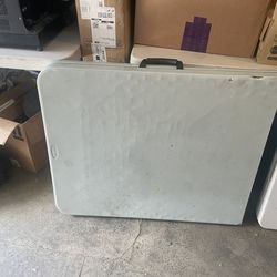 2 fold up, 1 non fold up 6 foot tables