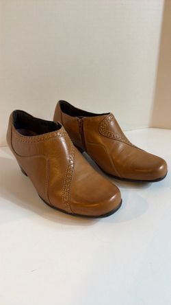 Clarks Tan Leather Ankle Booties Women’s Size 8 Wide