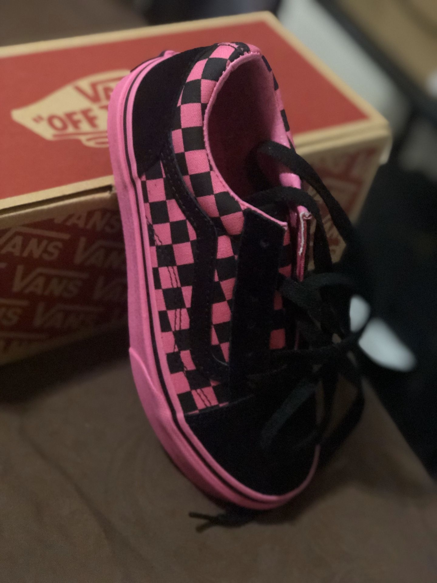 Vans blk and hot pink