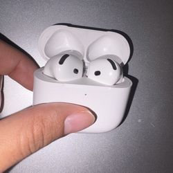 Apple 4 airpods