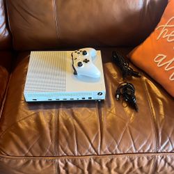 Xbox One S W/ Controller