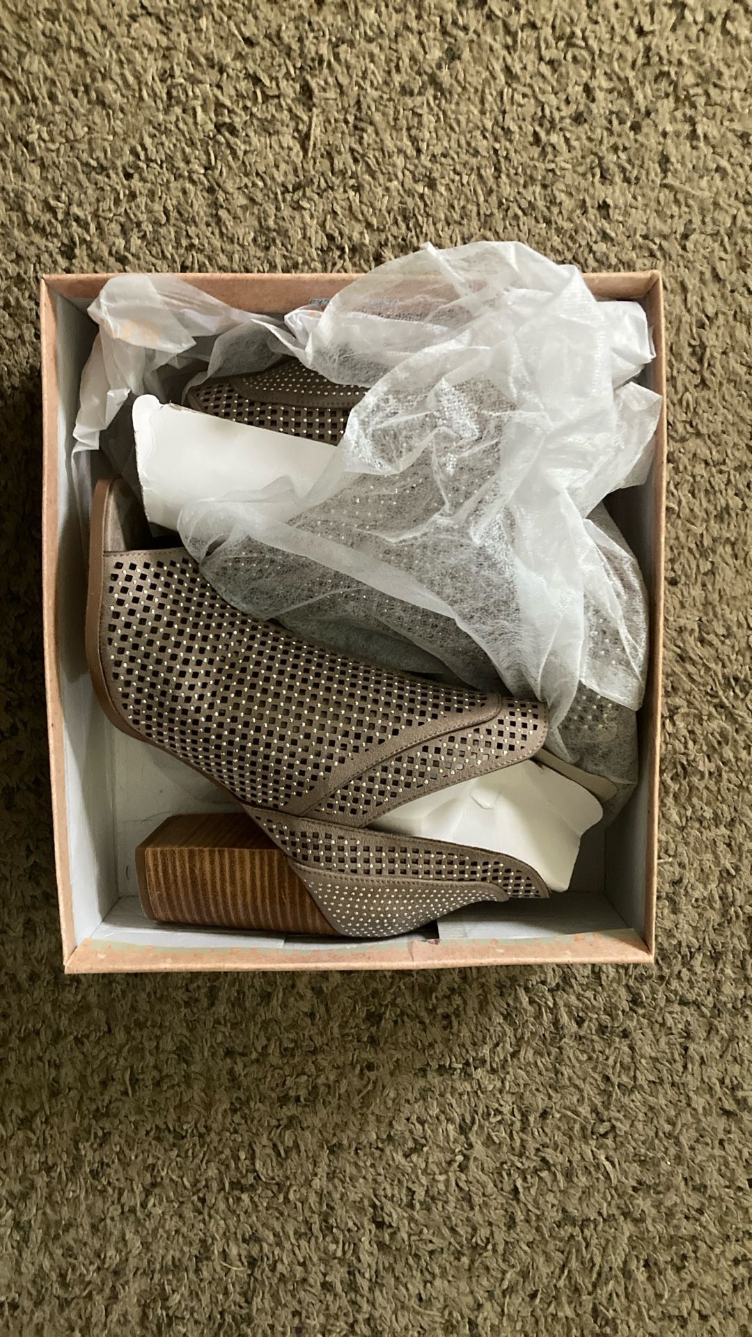 Very G Women’s Shoes Size 9