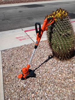 $25.00 or to the highest offer.    Black & Decker 14" inch string trimmer & edger, corded.  Brand New never been used.