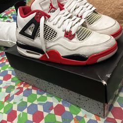 FIRE RED 4s SIZE 6.5Y USED