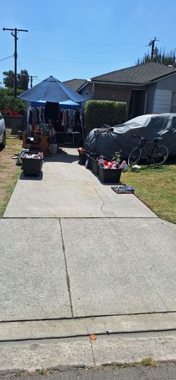 Yard sale in Duarte
