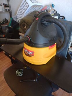 Stinger Wet/Dry Vac 2 Gallon